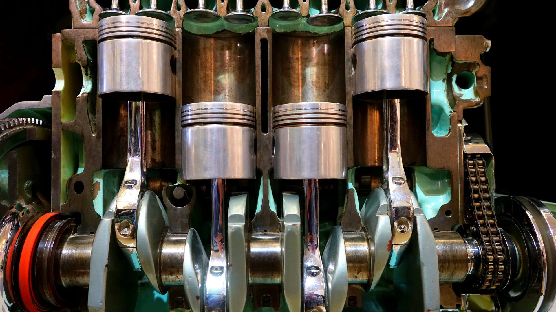 Engine cutaway showing pistons, connecting rods and crankshaft